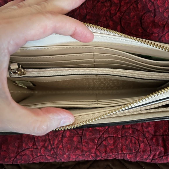 Kate spade wristlet wallet. - Picture 3 of 4